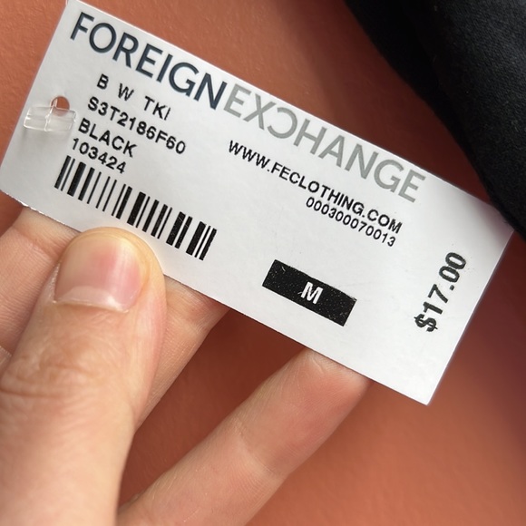 Foreign Exchange Black Cold Shoulder Cropped Tee - Picture 3 of 3